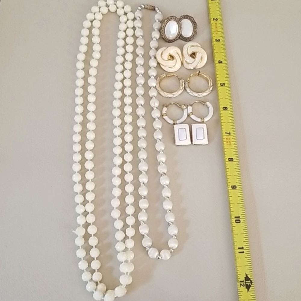 Vintage 12 Piece Jewelry Lot Necklaces Earrings Trifari LC - Picture 2 of 16